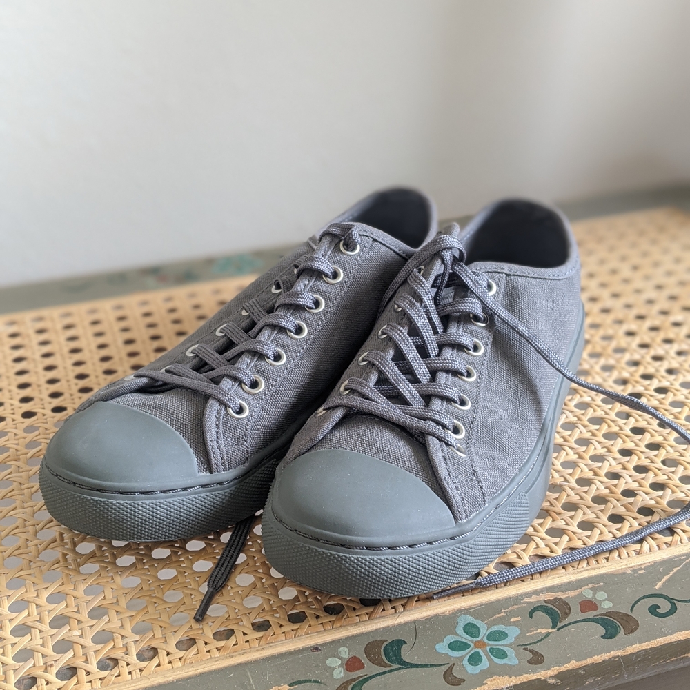 Nothing New Women's Classic Low Top Sneaker - Sz 6